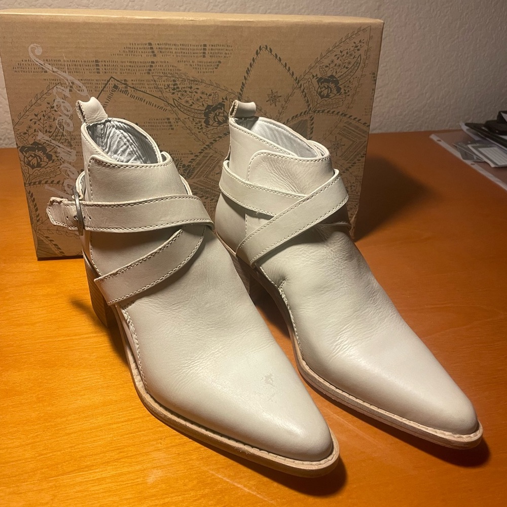 Back Loop Ankle Boot - Picture 3 of 5
